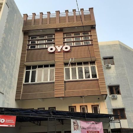 ホテル Oyo 1053 アンゲリン ホーム ステイ メダン エクステリア 写真